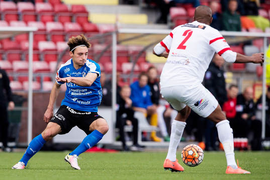 Halmstads Sead Haksabanovic och Assyriskas Mamadou Wague