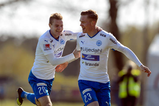 Värnamos Freddy Winst jublar med David Engström