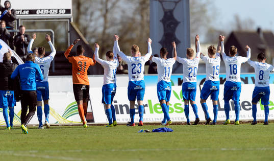 Värnamos spelare jublar