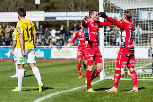 Elfsborgs Lasse Nilsson (t v) jublar