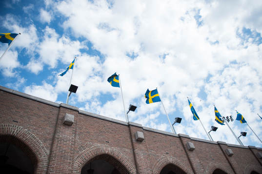 Sveriges flaggor är hissade på Stadion