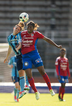 Djurgårdens Emilia Appelqvist och Vittsjös Nkemjiks