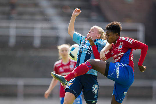 Vittsjös Josephine Chukwunonye och Djurgårdens Mia