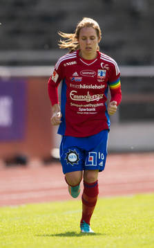 Vittsjös Johanna Andersson bär regnbågsfärgad