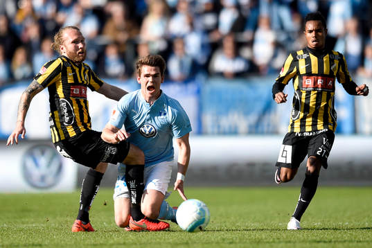Häckens Emil Wahlström och Malmö FFs Vidar Örn