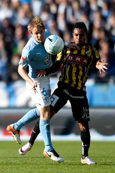 Malmö FFs Oscar Lewicki och Häckens Nasiru Mohammed