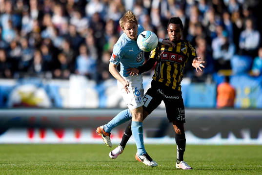 Malmö FFs Oscar Lewicki och Häckens Nasiru Mohammed