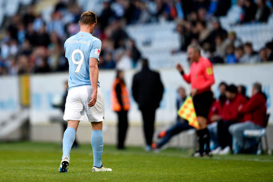 Malmö FFs Markus Rosenberg lämnar planen