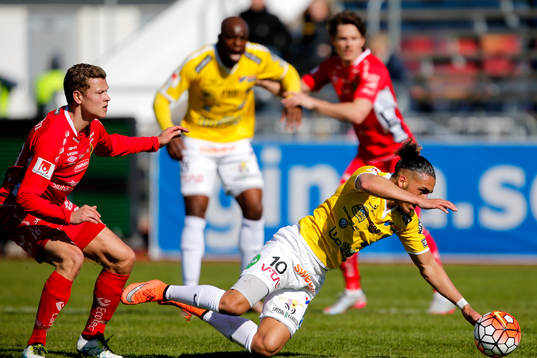 Elfsborgs Viktor Claesson fäller Falkenbergs Alexander