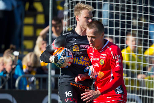 Falkenbergs målvakt Alexander Lundin och Elfsborgs Viktor