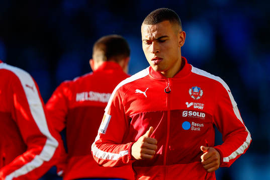 Helsingborgs Jordan Larsson värmer upp