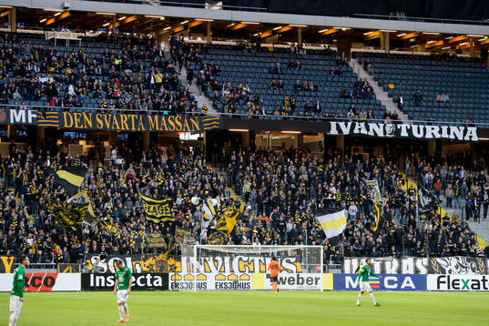 s Ivan Turina hyllades innan fotbollsmatchen i Allsvenskan
