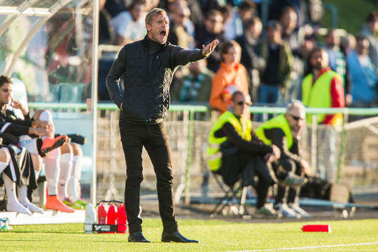 Västerås tränare Johan Mjällby reagerar