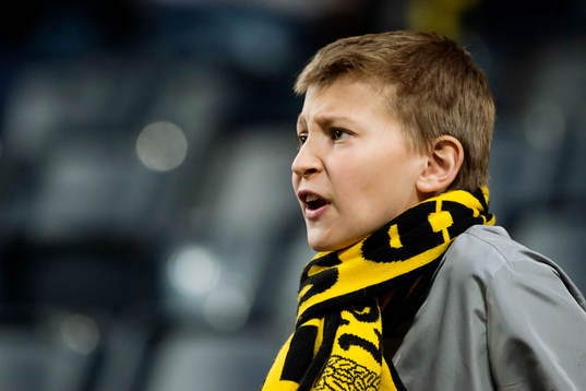 En frustrerad, ung AIK-supporter