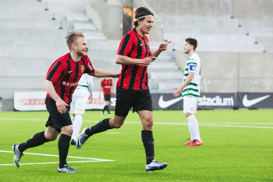 Brommapojkarnas Stefano Vecchia jublar med Christopher