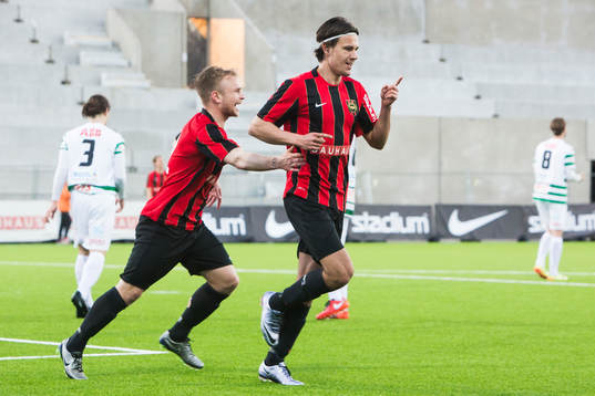 Brommapojkarnas Stefano Vecchia jublar med Christopher
