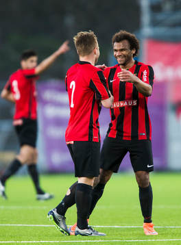 Brommapojkarnas Serge-Junior Martinsson Ngouali jublar med