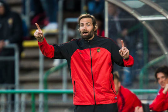 Brommapojkarnas tränare Olof Mellberg i aktion
