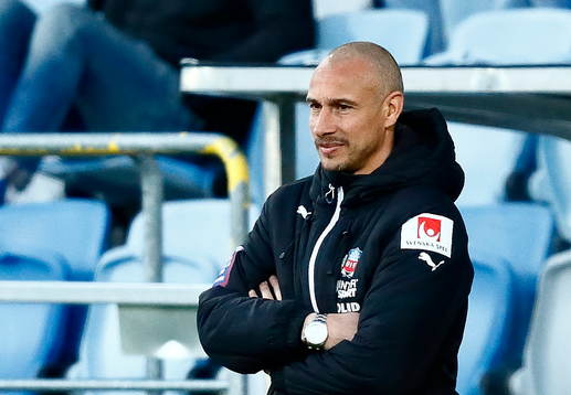 Helsingborgs tränare Henrik Larsson ler