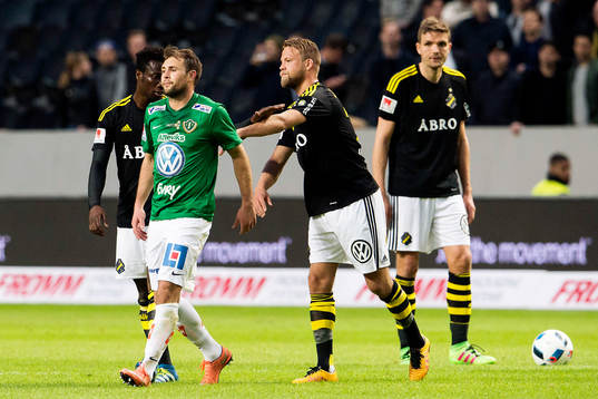 Jönköpings Tom Siwe lämnar planen