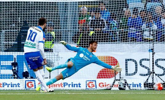 Norrköpings Emir Kujovic gör mål 3-0 på straff förbi