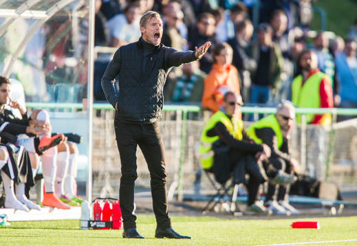 Västerås tränare Johan Mjällby reagerar