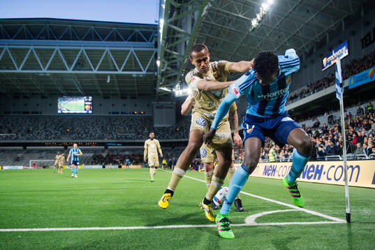 Östersunds Walid Atta och Djurgårdens Michael Olunga