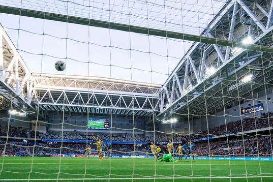 Östersunds målvakt Jamal Blackman släpper in 2-0 av