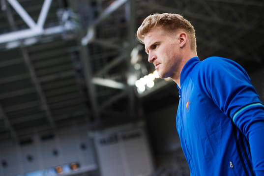 Djurgårdens målvakt Hampus Nilsson äntrar planen