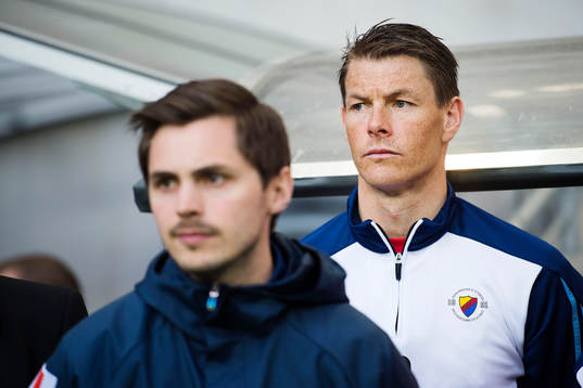 Djurgårdens målvakt Kenneth Høie på bänken