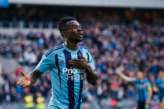 Djurgårdens Sam Johnson gör 1-0 och jublar