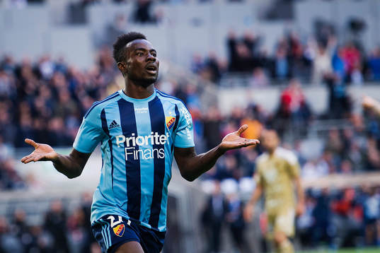 Djurgårdens Sam Johnson gör 1-0 och jublar