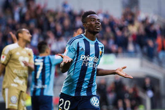 Djurgårdens Sam Johnson gör 1-0 och jublar