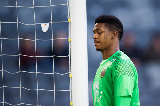 Östersunds målvakt Jamal Blackman deppar