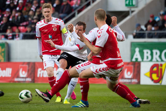 Örebros Robert Åhman Persson och Kalmars Rasmus Elm,