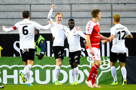 Örebros Karl Holmberg jublar