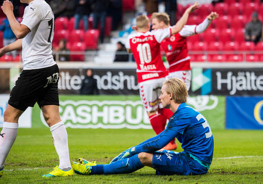 Örebros målvakt Jacob Rinne deppar