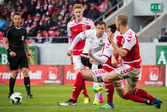 Örebros Robert Åhman Persson samt Kalmars Rasmus Elm,