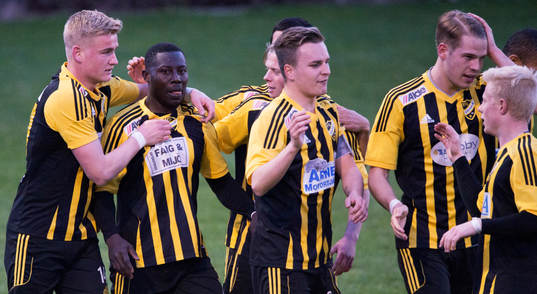 IFK Hässleholms Mike Andrew sprintar ifrån och avgör med