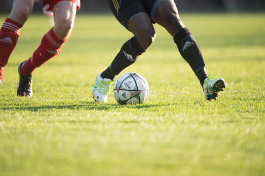 Bollbehandling i matchen i division 2 mellan Nybro och IFK