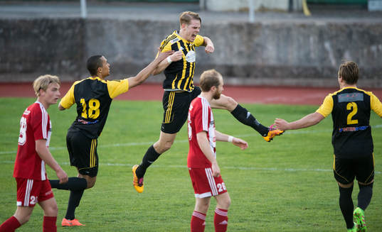 IFK Hässleholms Filip Ranmo har gjort 0-1 och jublar i