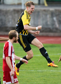 IFK Hässleholms Filip Ranmo har gjort 0-1 och jublar i
