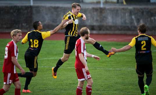 IFK Hässleholms Filip Ranmo har gjort 0-1 och jublar i