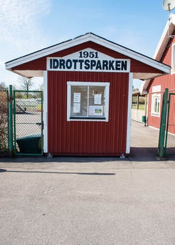 Mönsterås GOIF P-05 tränar fotboll. De har även