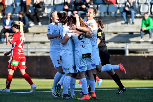 Rosengårds Lieke Martens jublar med lagkamraterna
