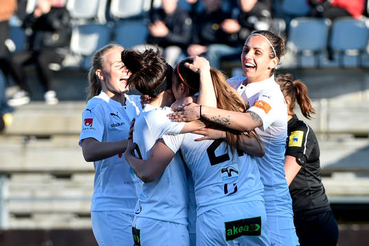 Rosengårds Lieke Martens jublar med lagkamraterna