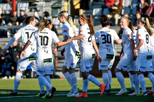 Rosengårds Lieke Martens jublar med lagkamraterna