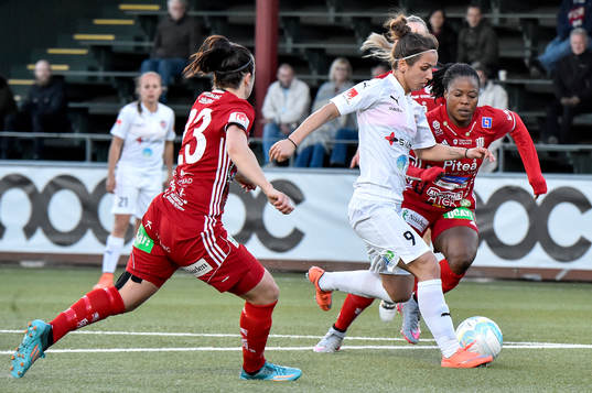 Piteås June Pedersen och Faith Ikidi och Rosengårds