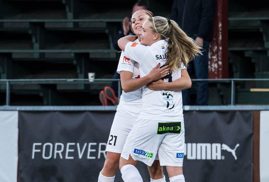 Rosengårds Lieke Martens jublar åt Iina Salmis 4-0