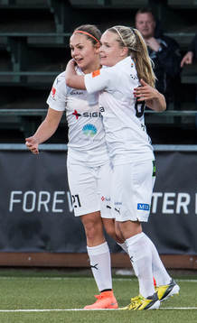 Rosengårds Lieke Martens jublar åt Iina Salmis 4-0